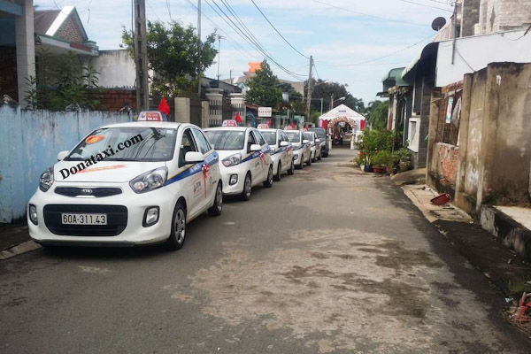 Xe-taxi-long-thanh