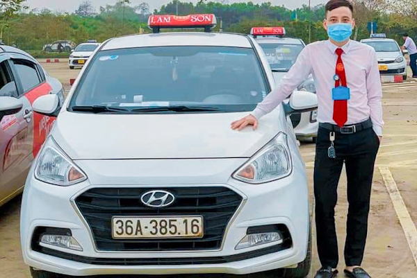 Taxi-nong-cong-gia-re